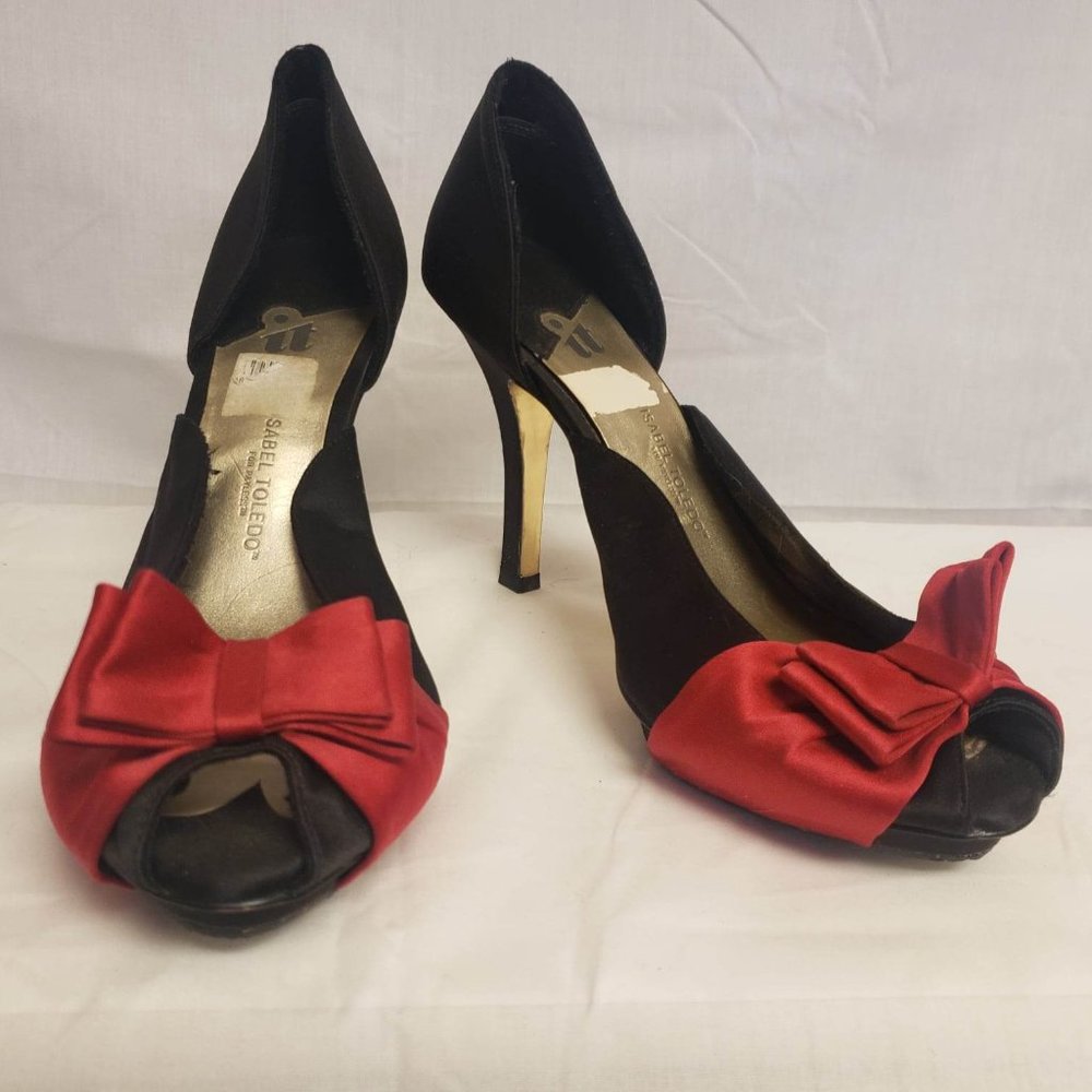 Black peep toe heel with red bow detail